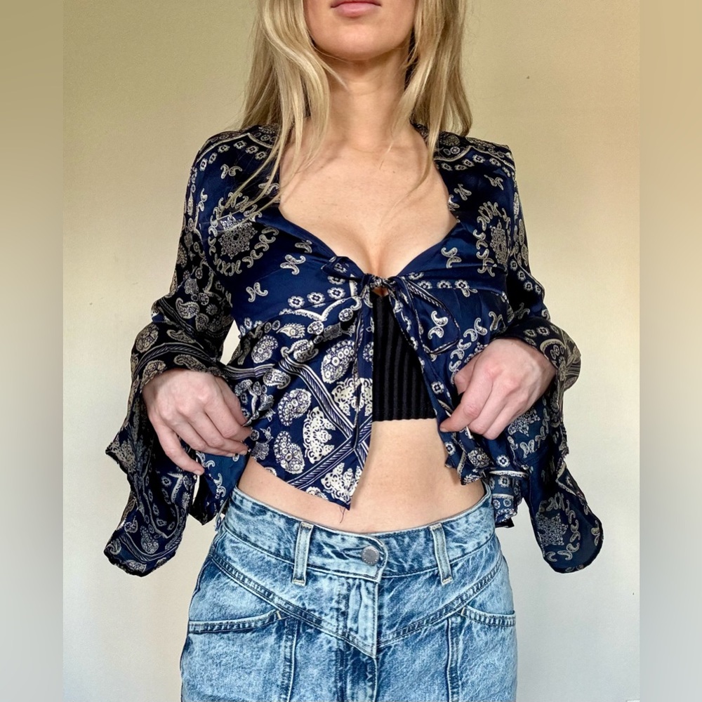 🍒 Bell Sleeve Front Tie Top